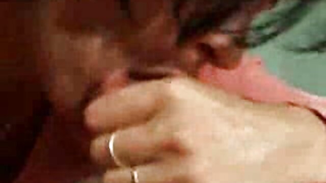 Khiêu dâm, không giấy đăng ký  Một cô phimsec gaixinh gái với quần dài và quần lót vuốt ve cô ấy L.