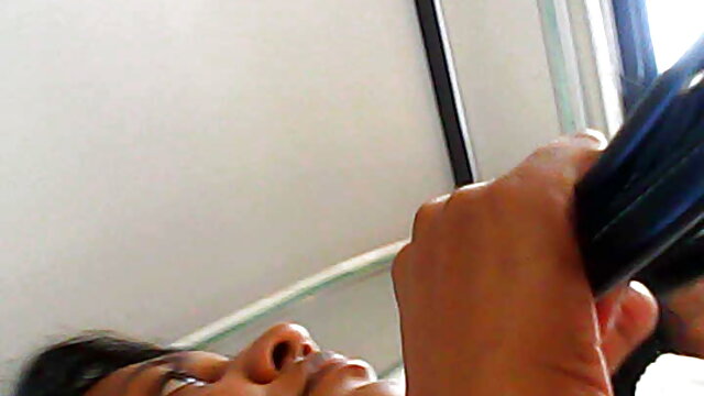 Khiêu dâm, không giấy đăng ký  Một người trẻ với một khổng lồ tinh ranh chị một gai dep chat sec gà con