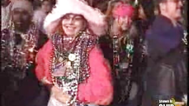 Khiêu dâm, không giấy đăng ký  Khiêu anh sec gai dep dâm Nga: Học sinh thư giãn trong rừng