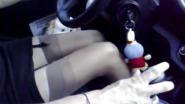 Khiêu dâm, không giấy đăng ký  Gà con sec gai net trên đi văng