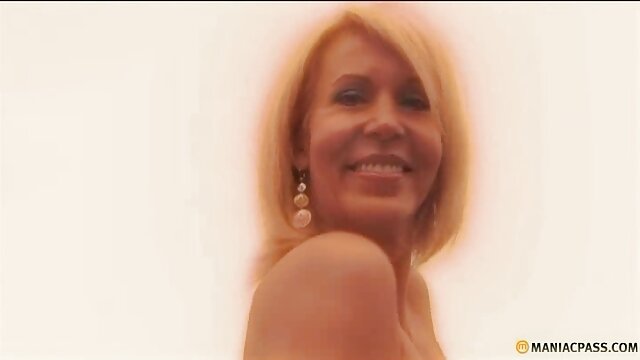 Khiêu dâm, không giấy đăng ký  Gái mại dâm gai han sec với hai