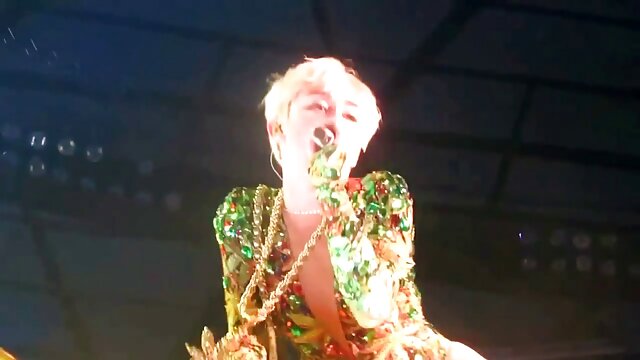 Khiêu dâm, không giấy đăng ký  Kinh ngạc đít được fucked qua lớn vòi nước sec gai tu suong