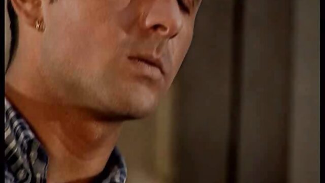 Khiêu dâm, không giấy đăng ký  Cô gái buộc đến liếm L. sec gai cuc xinh