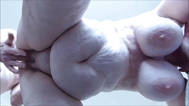 Khiêu dâm, không giấy đăng ký  Gái điếm trong xe sec gai tre