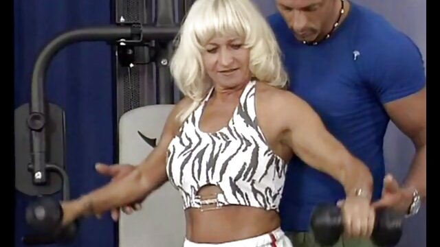 Khiêu dâm, không giấy đăng ký  Tuyệt đẹp người phụ nữ quyến sec gai non rũ một chàng trai