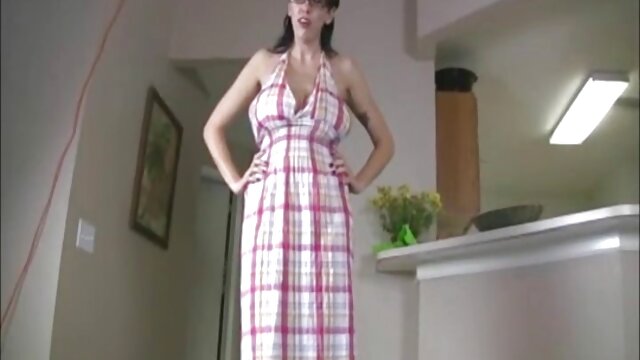 Khiêu dâm, không giấy đăng ký  Bikini sec gai nung lon ngực bự