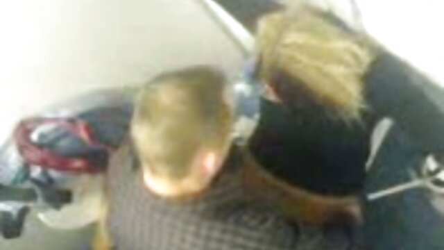 Khiêu dâm, không giấy đăng ký  Tóc đỏ xuất tinh trong miệng gai xinh chat sec