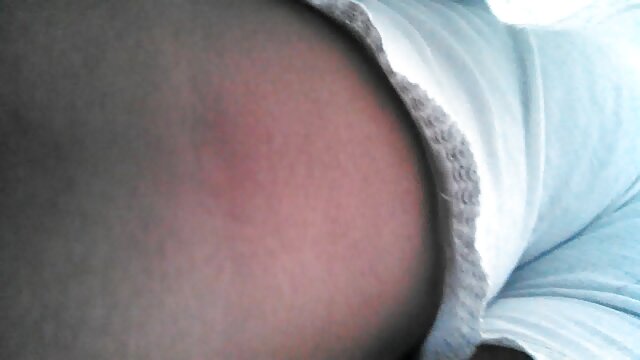 Khiêu dâm, không giấy đăng ký  Cô gái với bím tóc thủ dâm mình trong những gai han sec phòng