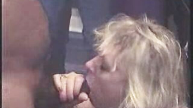 Khiêu dâm, không giấy đăng ký  NGA PORN: Một người đàn ông đã say rượu gai xinh chat sec và fuck trong một phòng tắm hơi