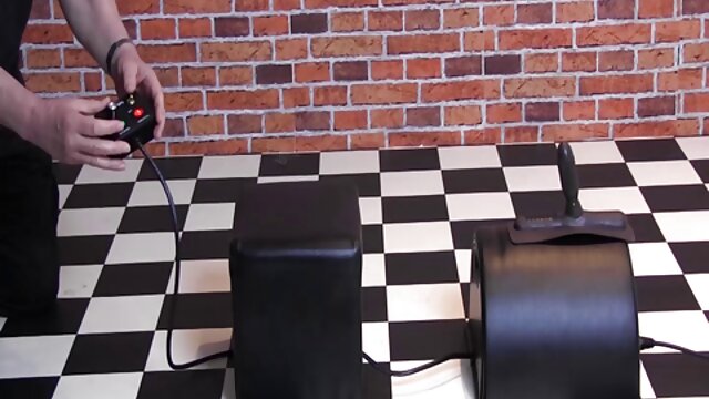 Khiêu dâm, không giấy đăng ký  Cô gái pim sec gai xinh hút tinh ranh