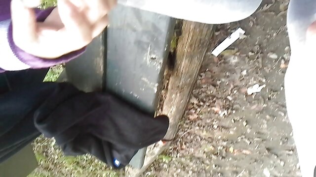 Khiêu dâm, không giấy đăng ký  Masseuse handjob khách hàng của âm vật và chị trên đầu gối sáng bóng của sec dit gai xinh cô ấy