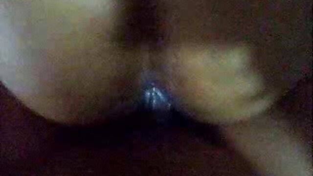 Khiêu dâm, không giấy đăng ký  Gầy sec gai tu suong brunette hút và chị trên một da đi văng