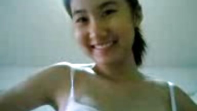 Khiêu dâm, không giấy đăng ký  Nữ sinh cởi quần sec gai dep áo