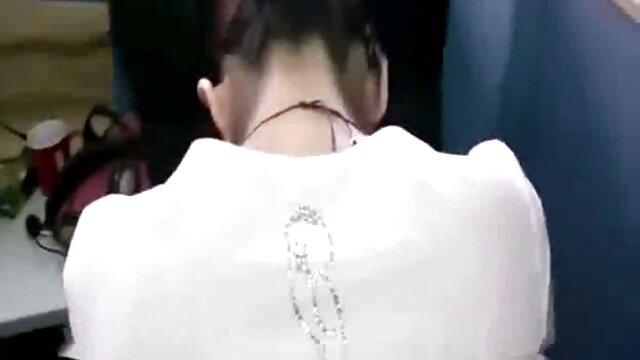 Khiêu dâm, không giấy đăng ký  Giáo viên so gai xinh sec với học sinh