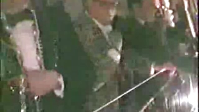 Khiêu dâm, không giấy đăng ký  Vẻ đẹp pounds cô ấy lỗ với một khổng lồ giả ở phía trước của một mạng sec gai ngon quan sát, mạng theo dõi