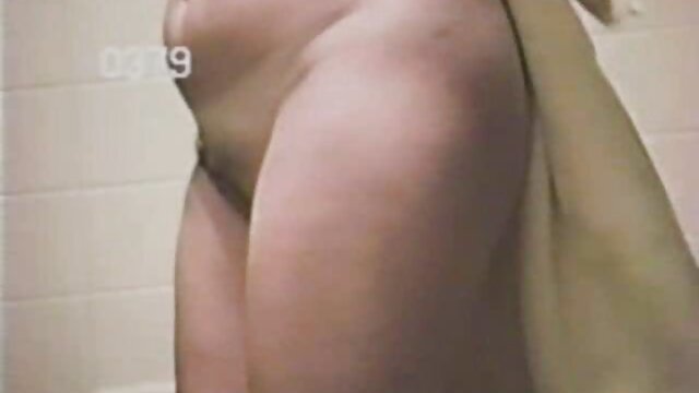 Khiêu dâm, không giấy đăng ký  Gà gai xinh chat sec trên đầu