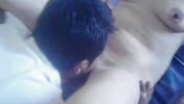 Khiêu dâm, không giấy đăng ký  Mẹ chồng quyến rũ ngậm ﻿sec gai xinh trong miệng