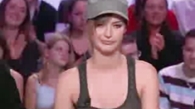 Khiêu dâm, không giấy đăng ký  Cô gái với bộ ngực to anh gai xinh sec