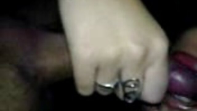 Khiêu dâm, không giấy đăng ký  Thủ dâm cực khoái girl xinh sec trên sàn